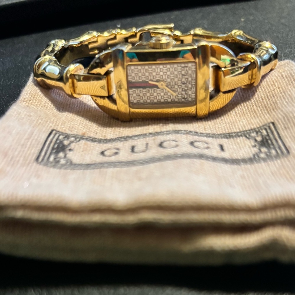 ****SOLD***** Gucci 6800L Gold Horsebit Bracelet Watch
*****SOLD*****